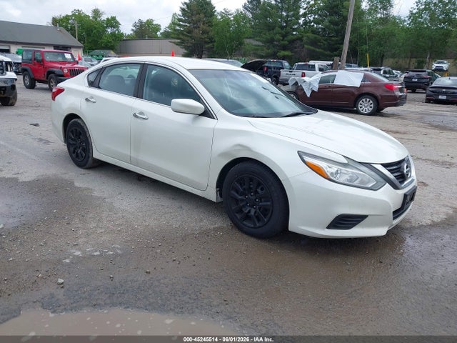 Salvage Nissan Altima Image