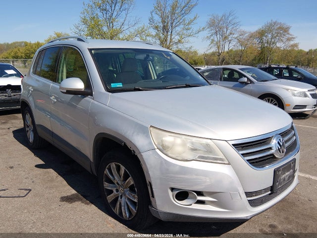 Salvage Volkswagen Tiguan Image