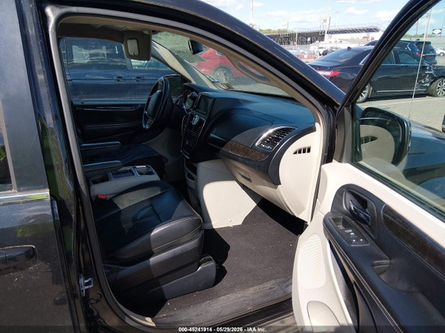Chrysler Town & Country Touring