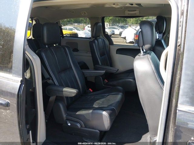 Chrysler Town & Country Touring