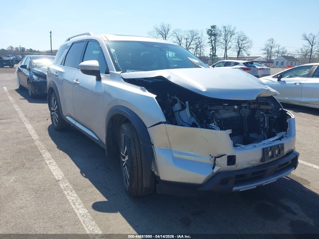 Salvage Nissan Pathfinder Image