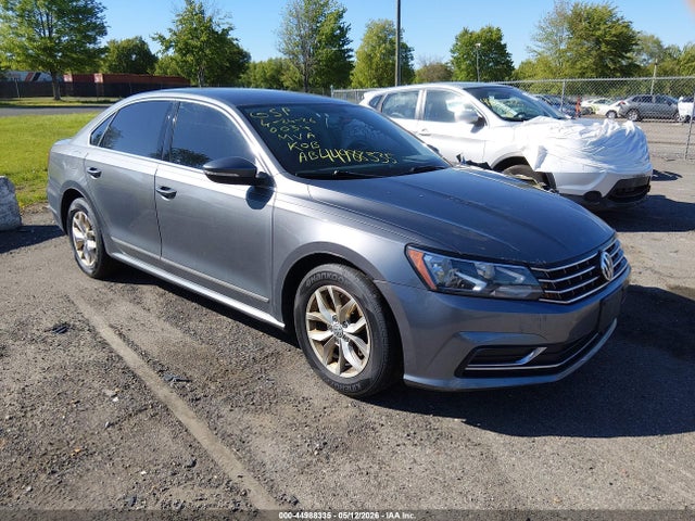 Salvage Volkswagen Passat Image
