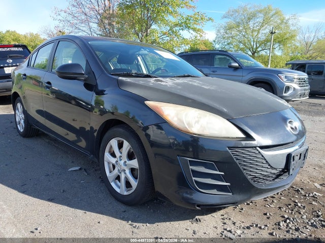 Salvage Mazda Mazda3 Image