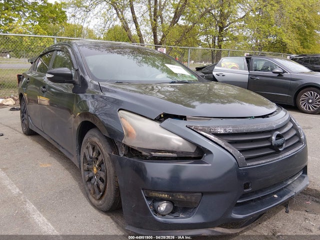 Salvage Nissan Altima Image