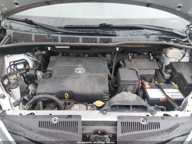 Toyota Sienna Le V6