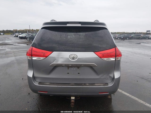 Toyota Sienna Le V6