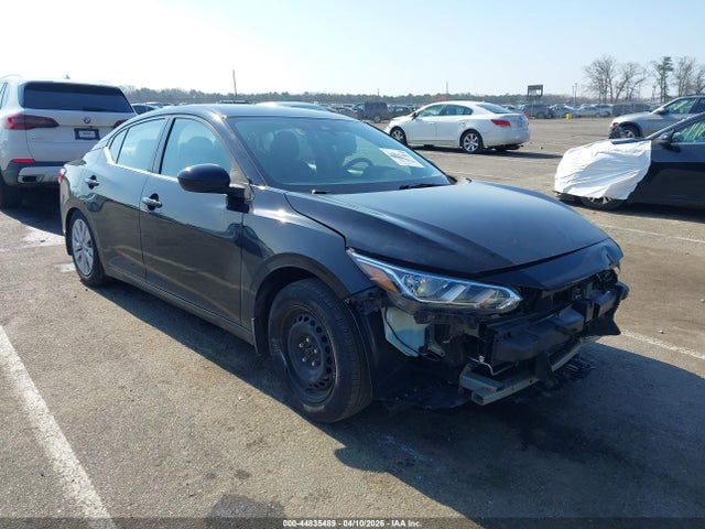 Salvage Nissan Sentra Image