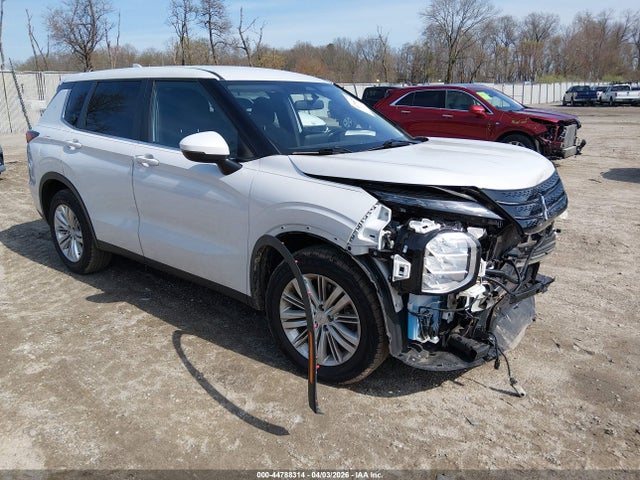 Salvage Mitsubishi Outlander Image