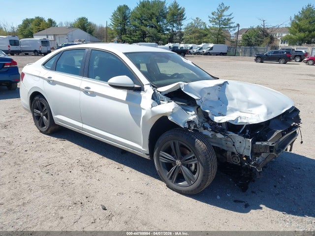 Salvage Volkswagen Jetta Image