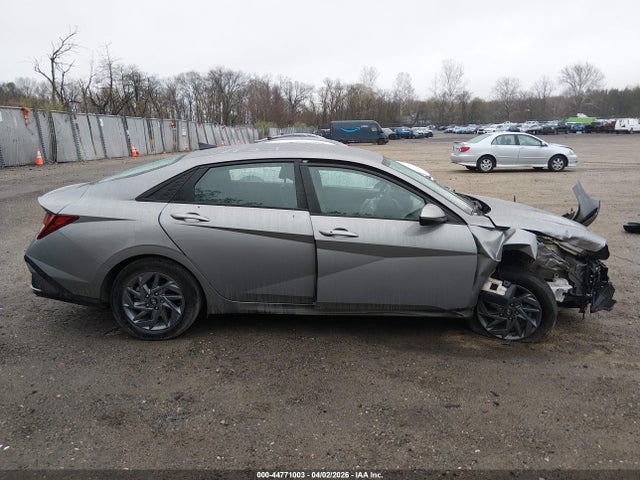 Hyundai ELANTRA Sel
