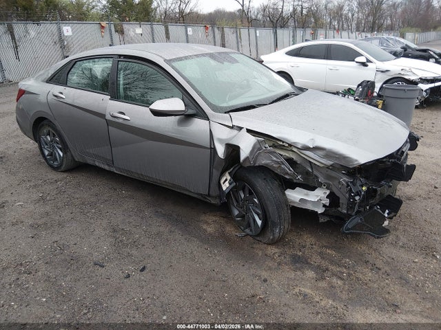 Salvage Hyundai ELANTRA Image