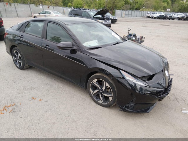 Salvage Hyundai ELANTRA Image