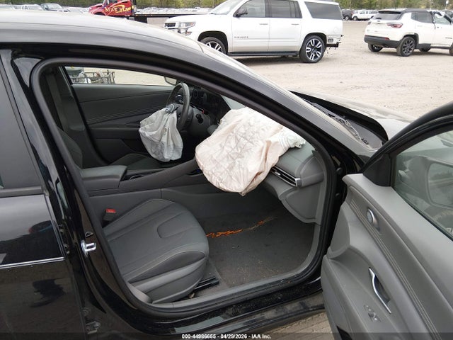 Hyundai ELANTRA Sel