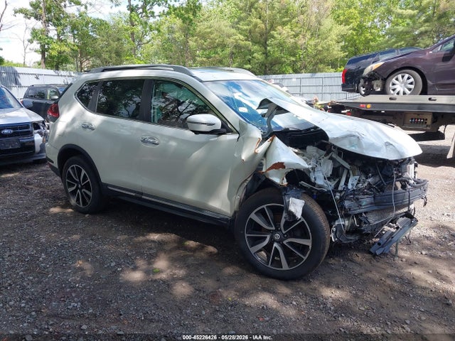 Salvage Nissan Rogue Image