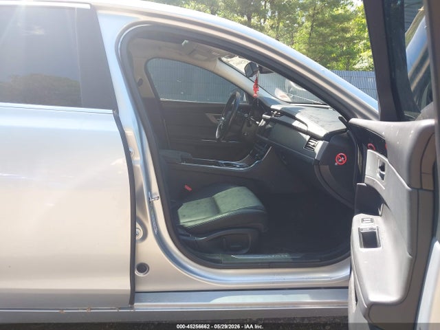 Jaguar XF 20d Premium
