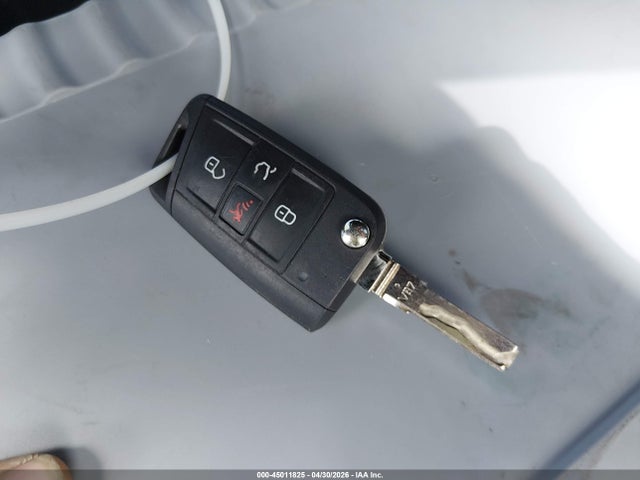 Volkswagen Golf 2.0t S 4-door