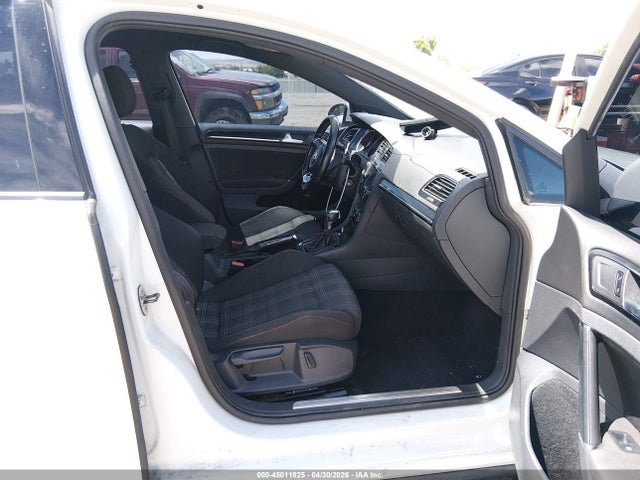 Volkswagen Golf 2.0t S 4-door