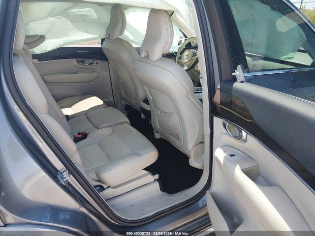 Volvo XC90 T5 Momentum