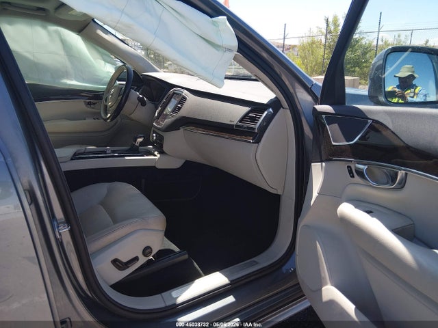 Volvo XC90 T5 Momentum