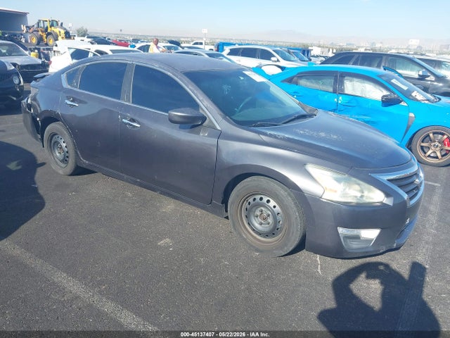 Salvage Nissan Altima Image