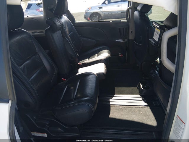 Toyota Sienna Se Premium 8 Passenger
