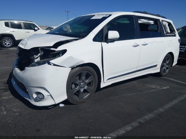 Toyota Sienna Se Premium 8 Passenger