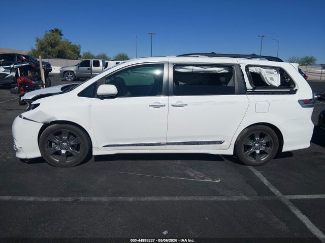 Toyota Sienna Se Premium 8 Passenger