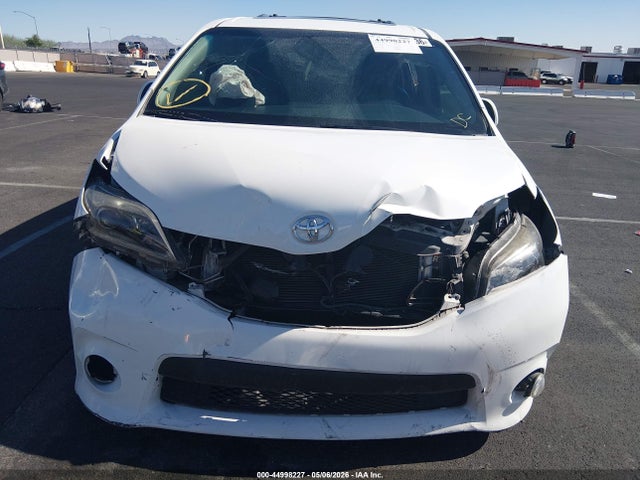 Toyota Sienna Se Premium 8 Passenger