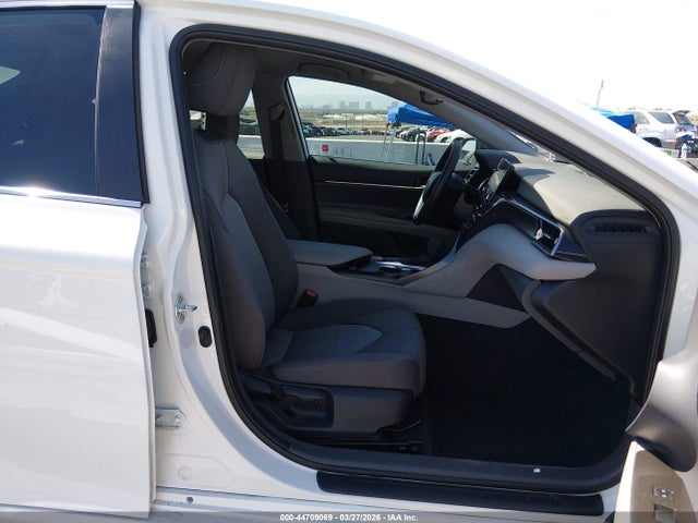 Toyota Camry Le Hybrid