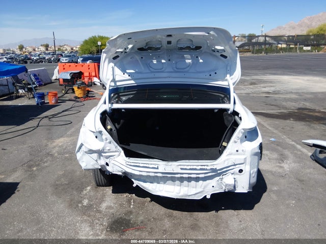 Toyota Camry Le Hybrid