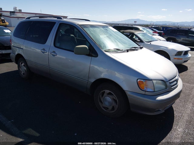Salvage Toyota Sienna Image
