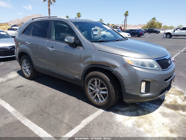 Salvage Kia Sorento Image
