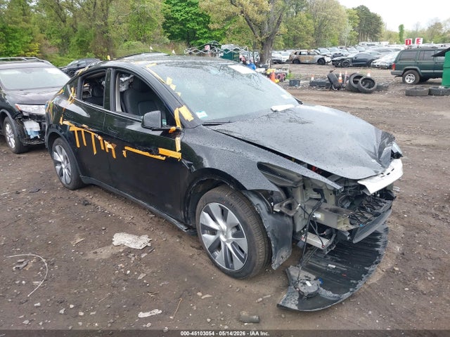 Salvage Tesla Model Y Image