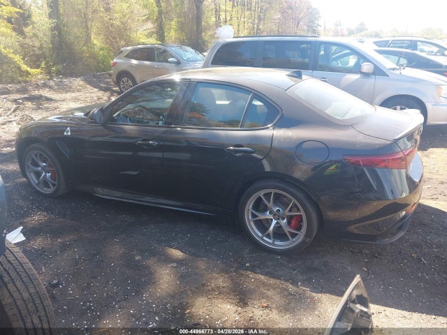 Alfa Romeo Giulia Quadrifoglio Rwd