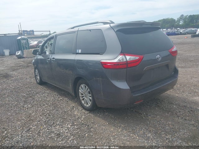 Toyota Sienna Xle 8 Passenger