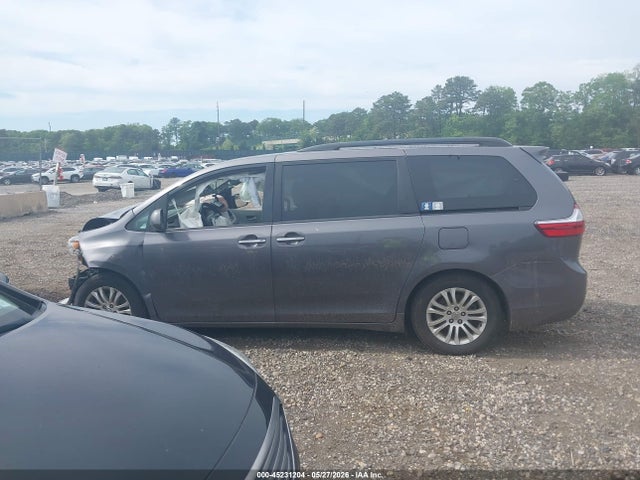 Toyota Sienna Xle 8 Passenger