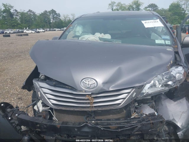 Toyota Sienna Xle 8 Passenger