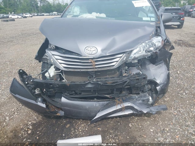 Toyota Sienna Xle 8 Passenger