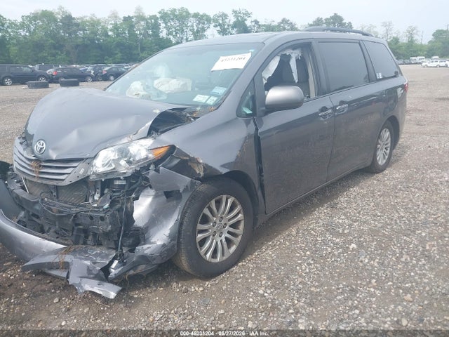 Toyota Sienna Xle 8 Passenger