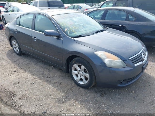 Salvage Nissan Altima Image