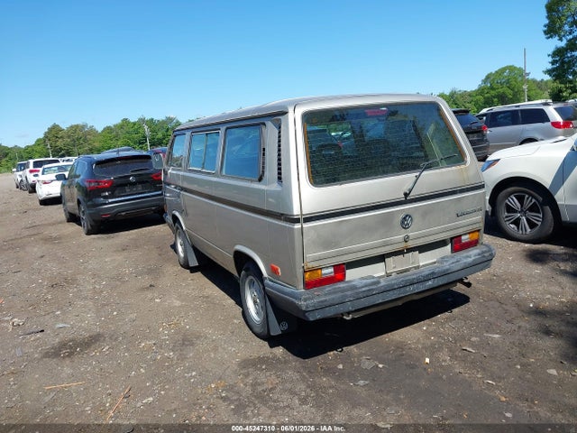 Volkswagen Vanagon Bus