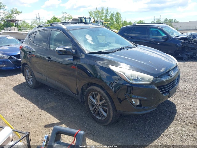 Salvage Hyundai TUCSON Image