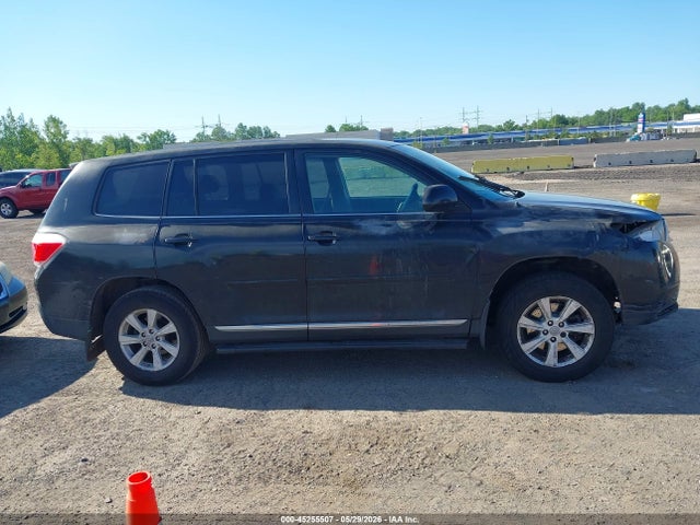 Toyota Highlander Base V6