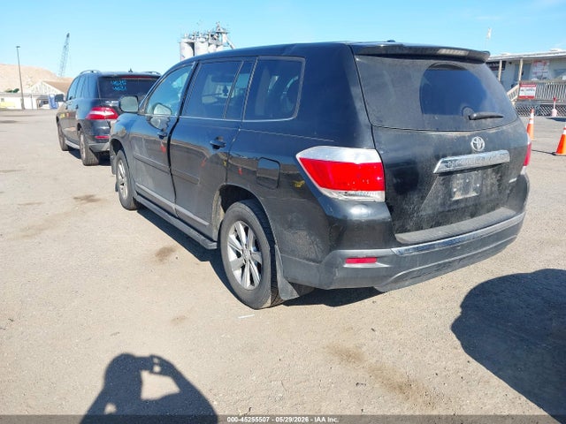 Toyota Highlander Base V6