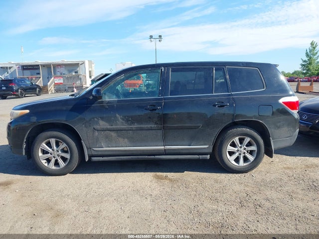 Toyota Highlander Base V6