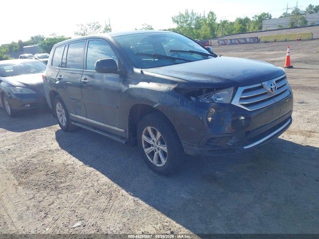 Salvage Toyota Highlander Image