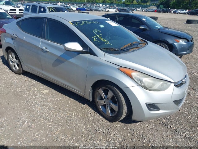 Salvage Hyundai ELANTRA Image