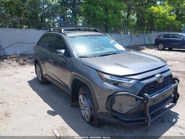 Salvage Toyota RAV4 Image