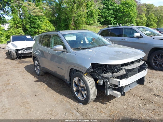 Salvage Jeep Compass Image