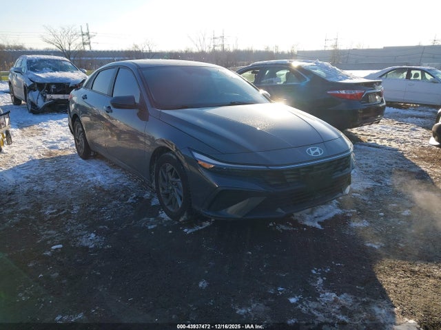 Salvage Hyundai ELANTRA Image